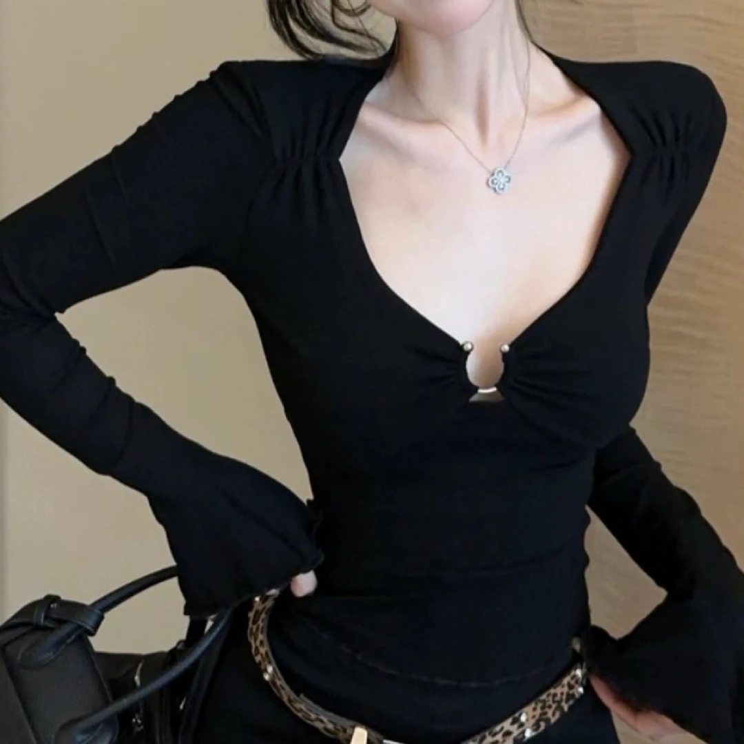 大码女装3179纯欲辣妹性感镂空长袖喇叭袖打底衫低胸别致独特上衣