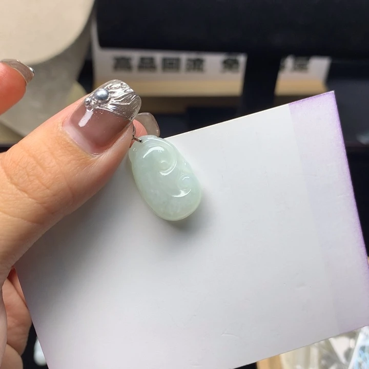 颈饰银S925镶嵌翡翠如意