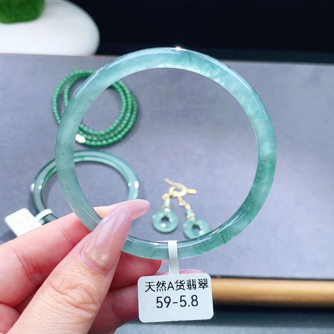 未镶嵌手镯（圆镯）翡翠