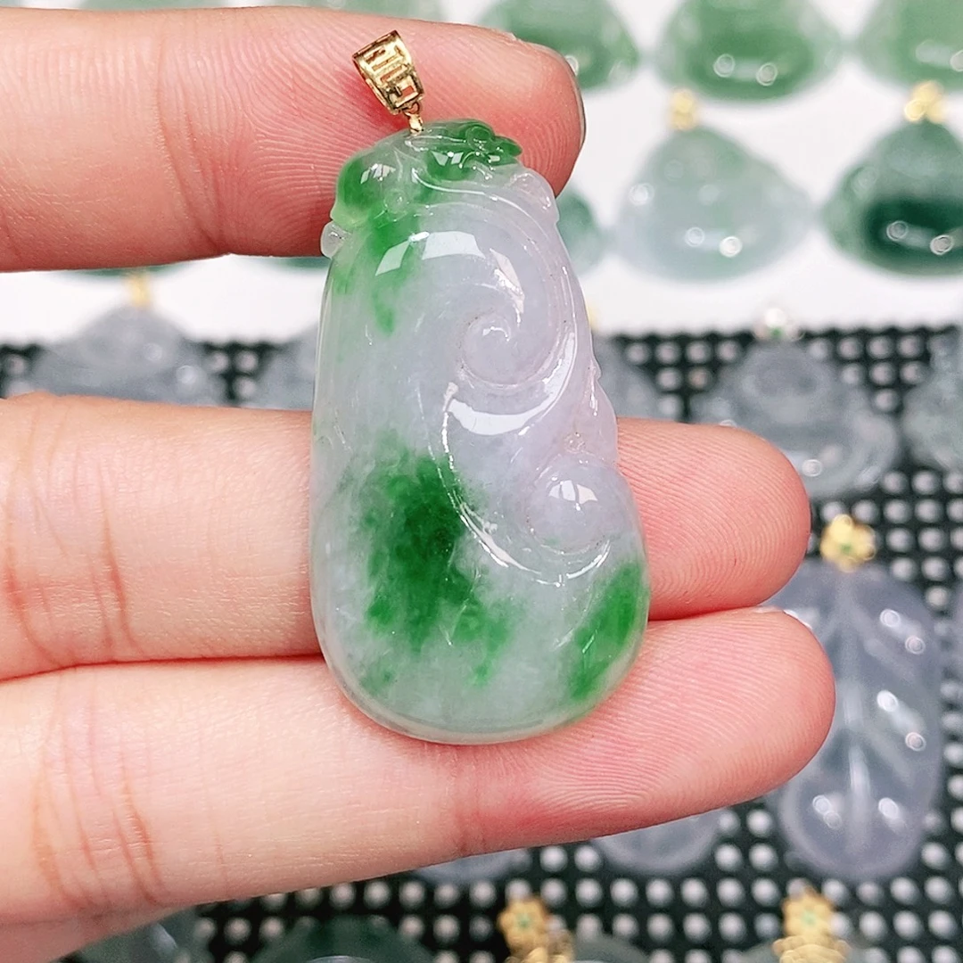 翡翠18K金镶嵌颈饰