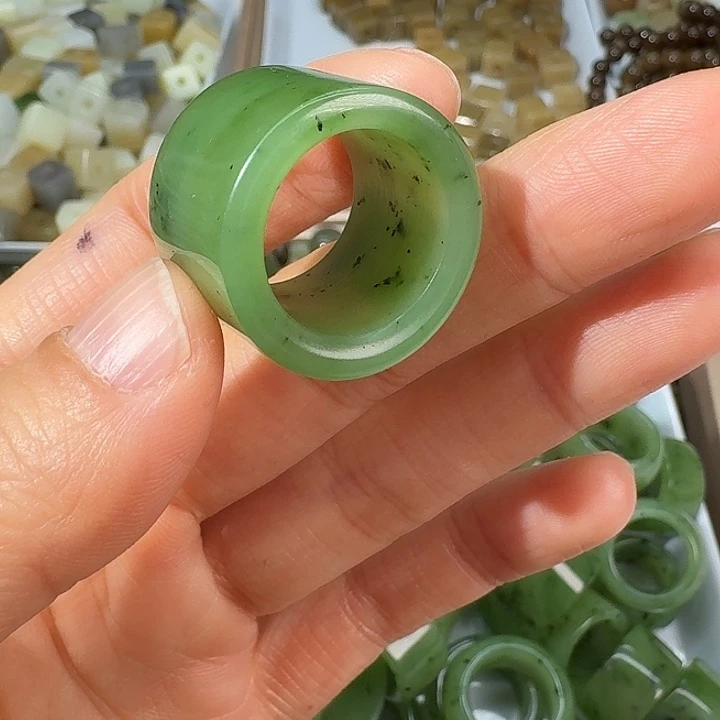 和田玉（碧玉）未镶嵌戒指17.7内径2