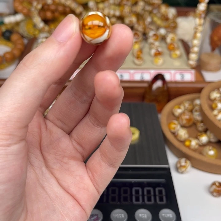 蜜蜡裸石未镶嵌用****323号