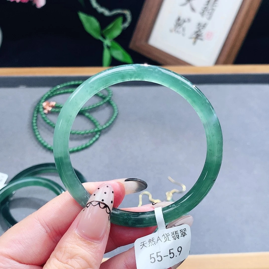 翡翠手镯（圆镯）未镶嵌