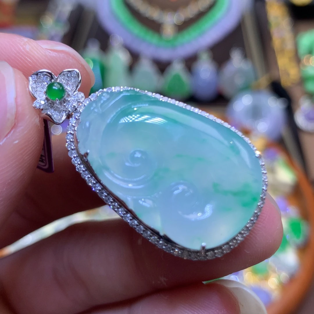 翡翠18K金镶嵌颈饰