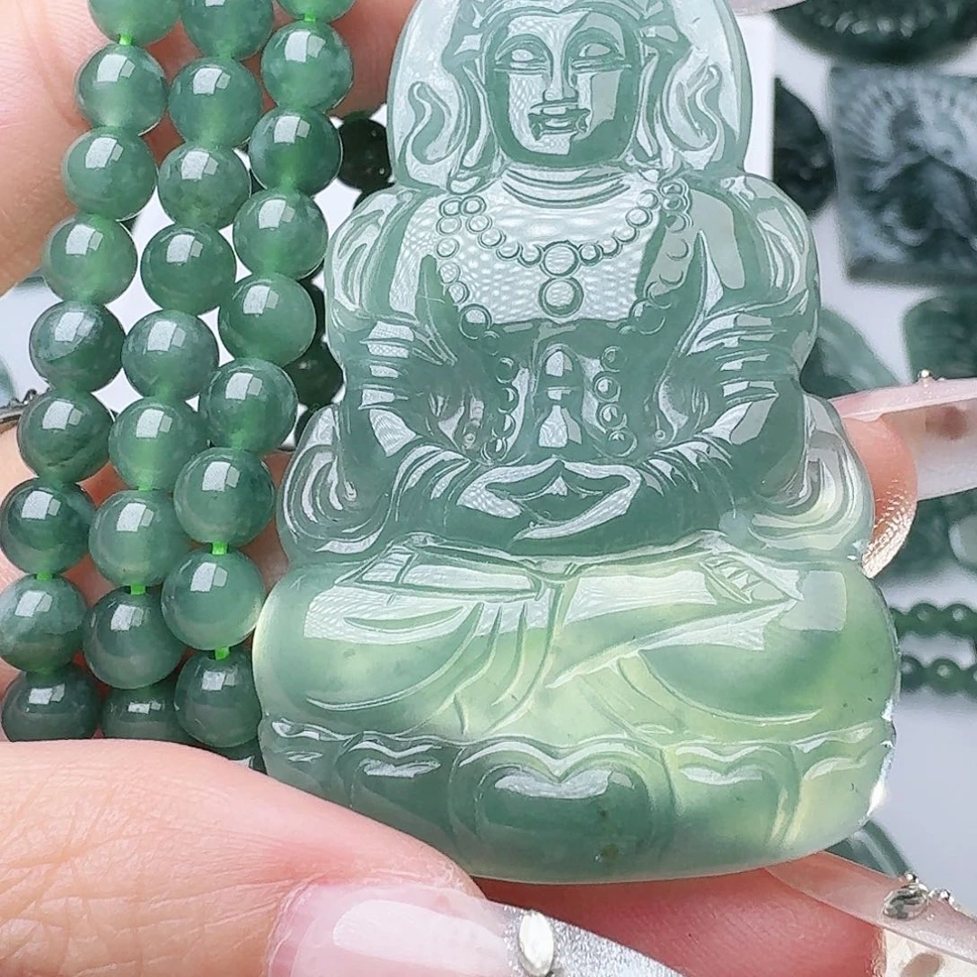 翡翠未镶嵌颈饰多样性发其一