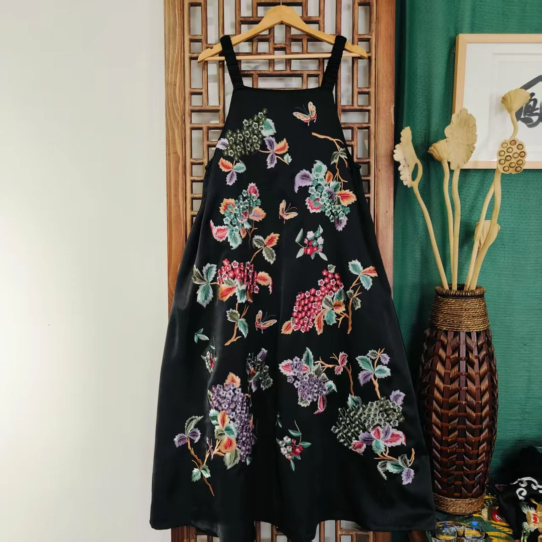 （LK110-14） 凤徕兮私人定制黑色光板底彩色绣球花刺绣背带裙