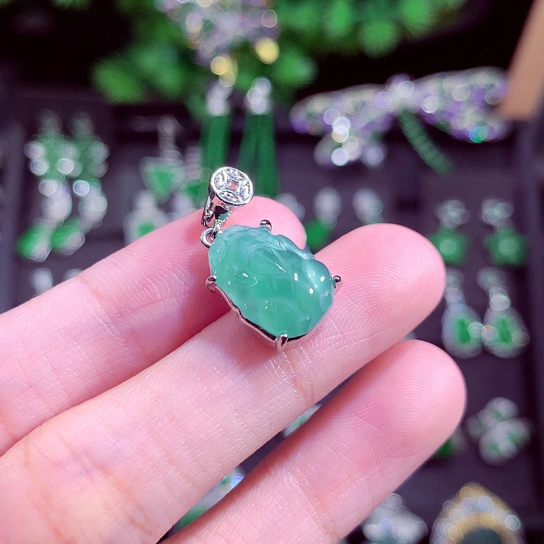 颈饰未镶嵌翡翠天然