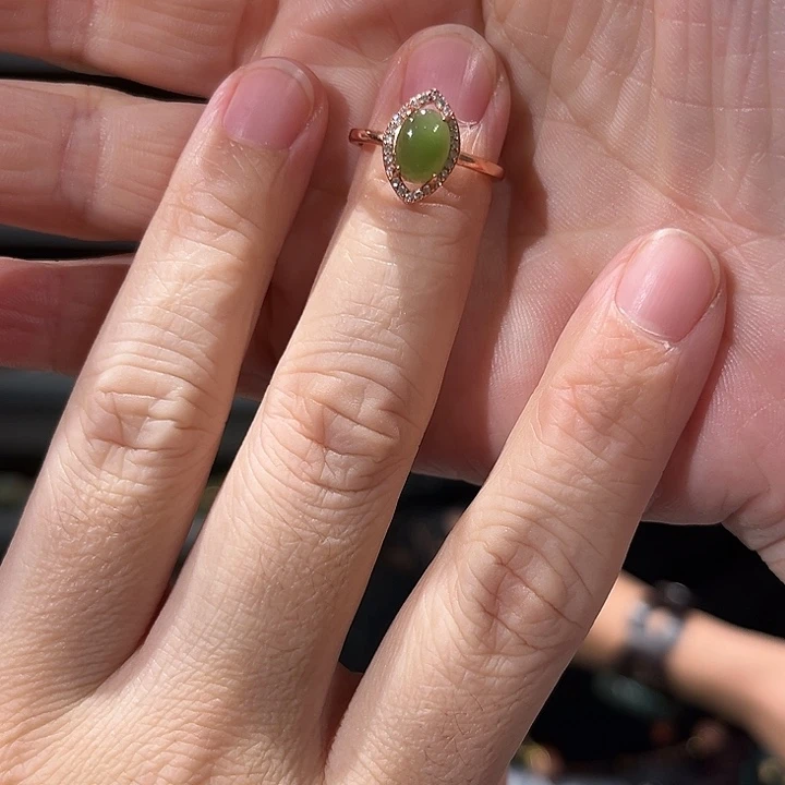 颈饰未镶嵌和田玉（糖玉）