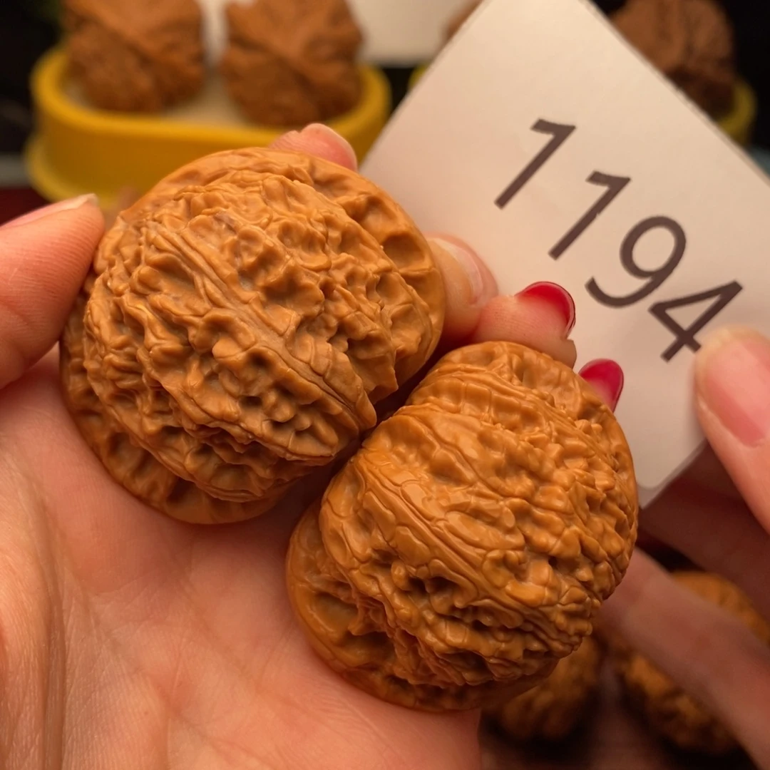 桃核把件白狮子43……