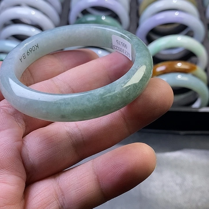 小***姚翡翠未镶嵌手镯正