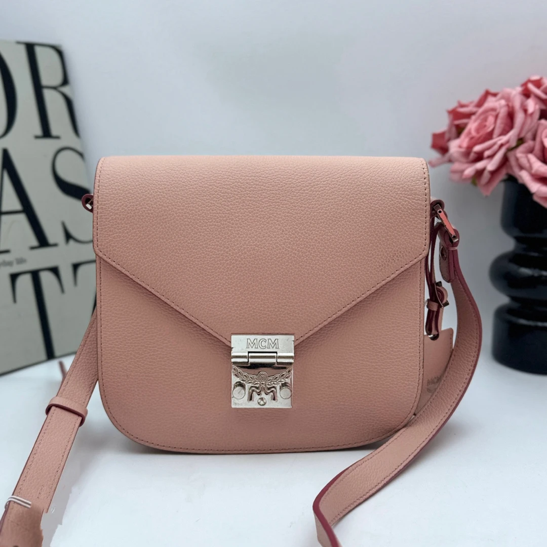 95新 MCM MCM xy 9534粉色马鞍包 20x18