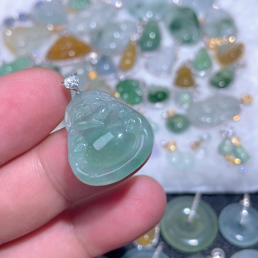 翡翠18K金镶嵌颈饰