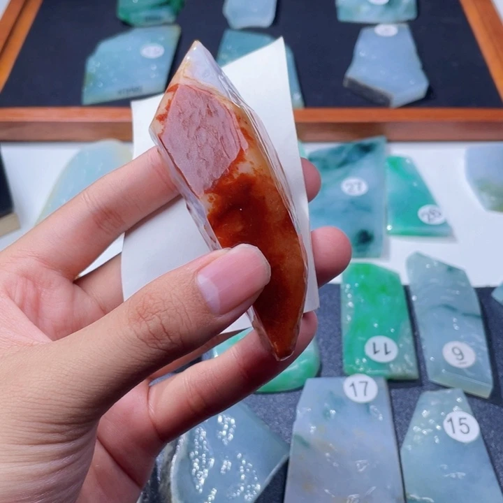 未镶嵌定制翡翠红皮手把料