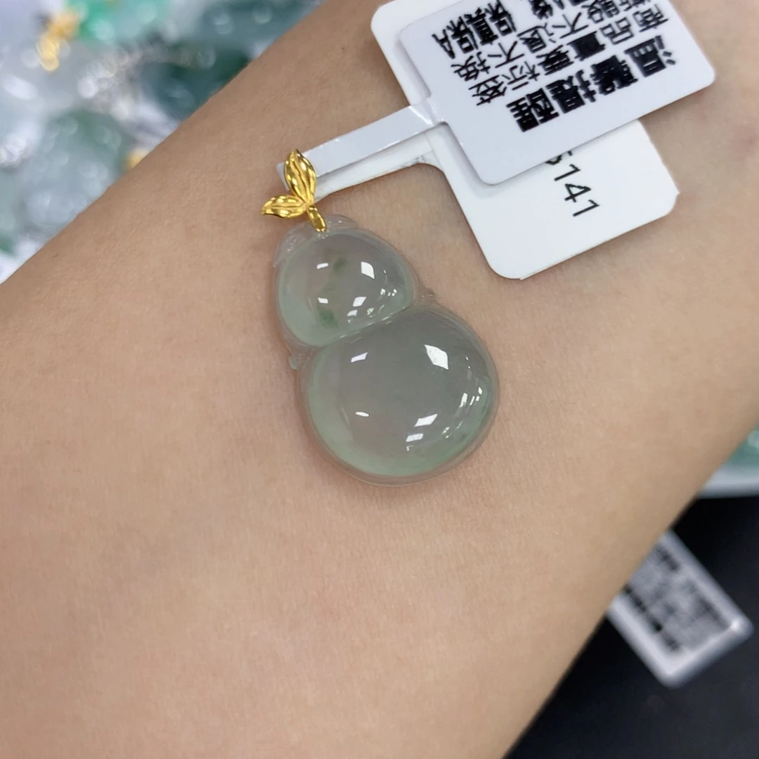 颈饰18K金镶嵌翡翠