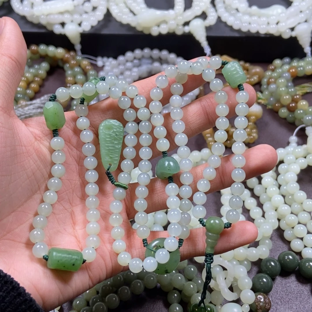 和田玉未镶嵌把件