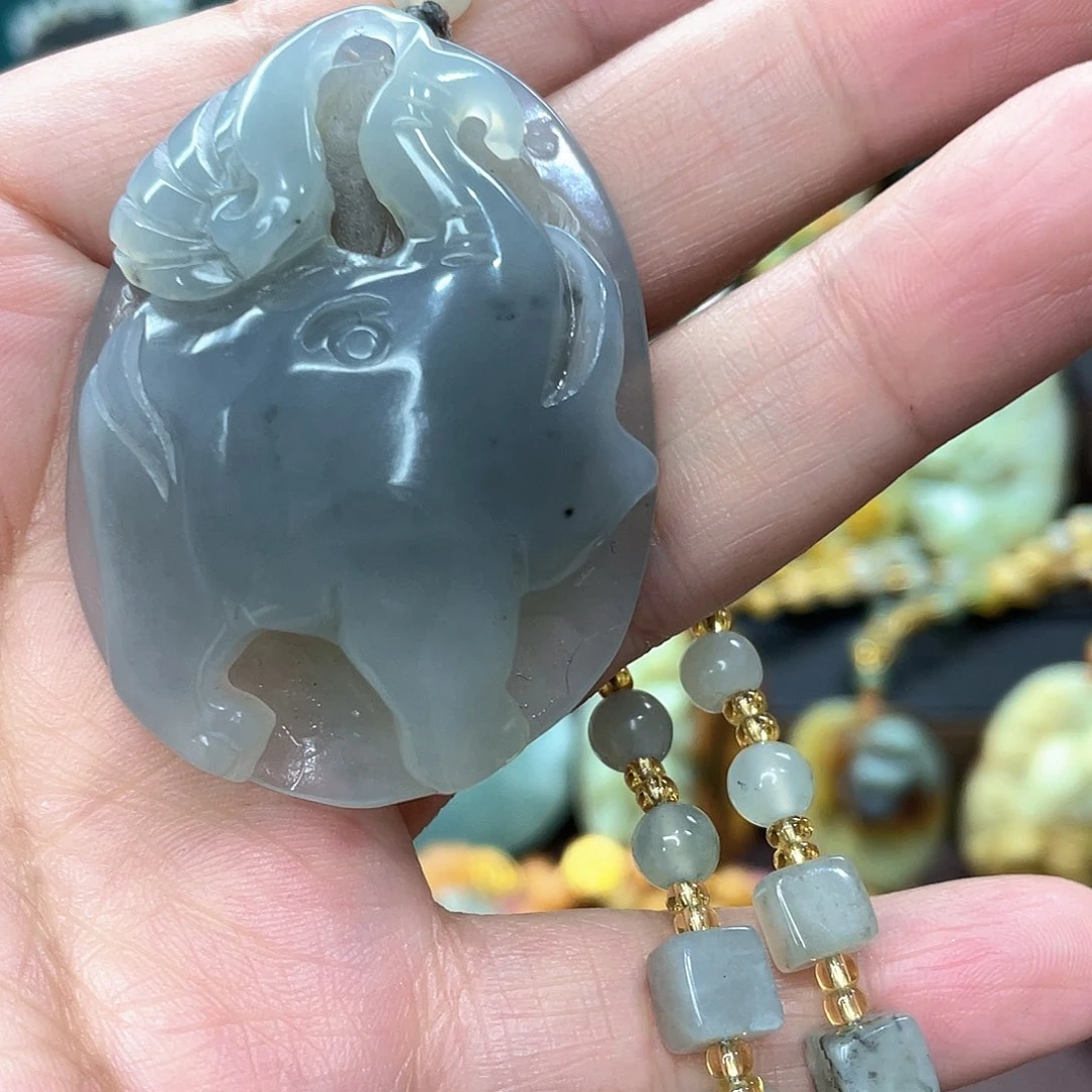 蛇纹石玉颈饰未镶嵌