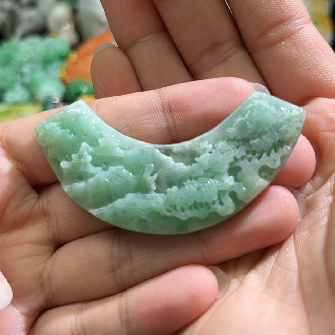 翡翠未镶嵌颈饰待编织