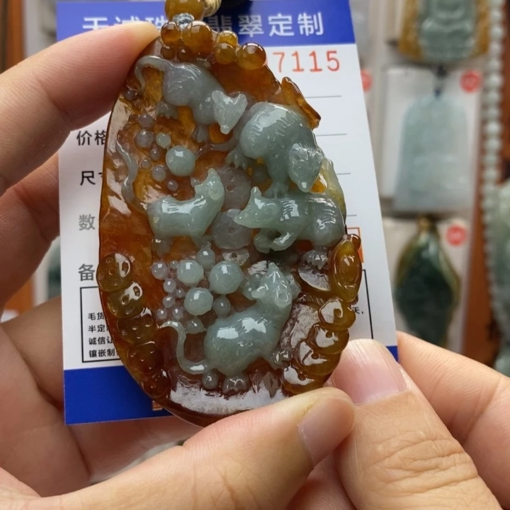 翡翠未镶嵌颈饰五鼠