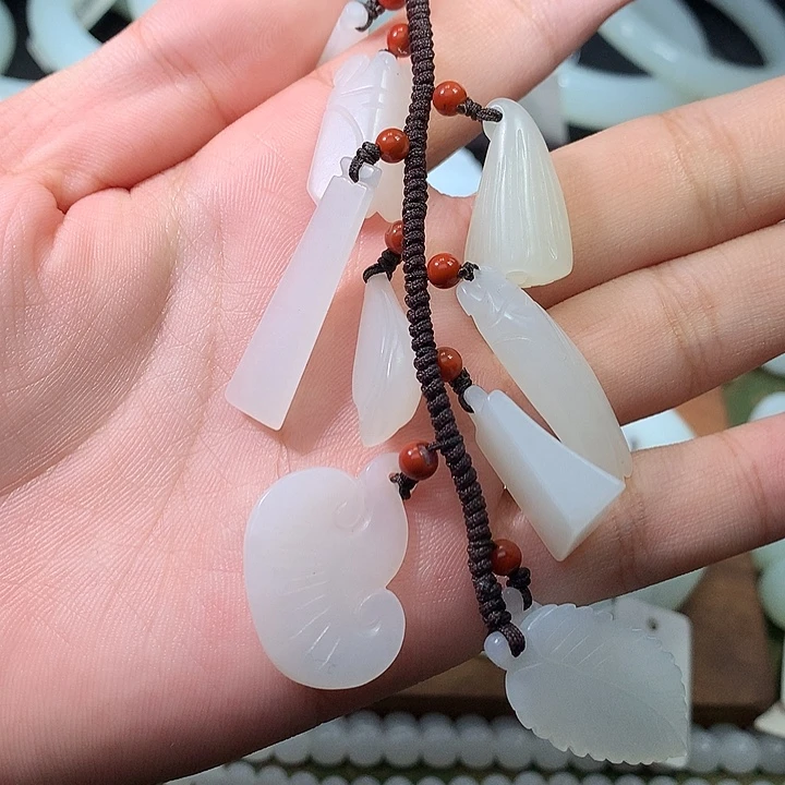 和田玉未镶嵌车挂