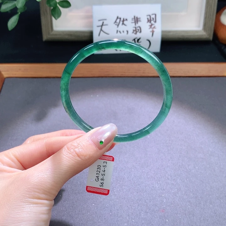 翡翠手镯未镶嵌天然翡翠手镯