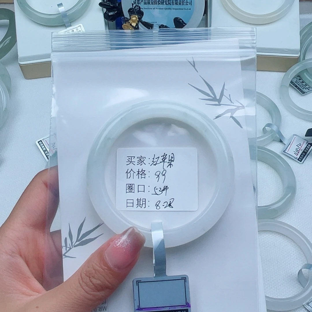 红***。未镶嵌手镯石英质玉（金丝玉）