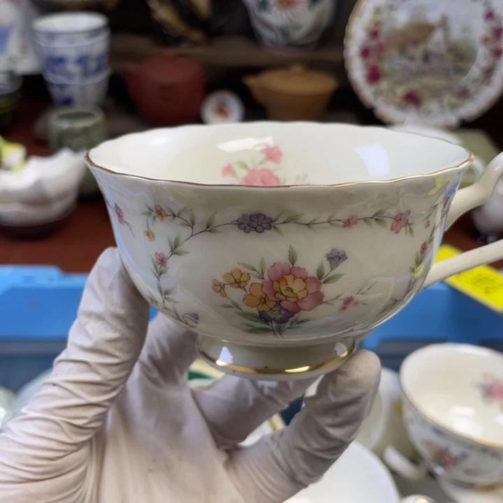 他家瓷器真美…开播了