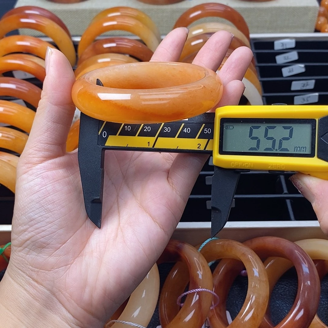 未镶嵌石英质玉（黄龙玉）手镯27号