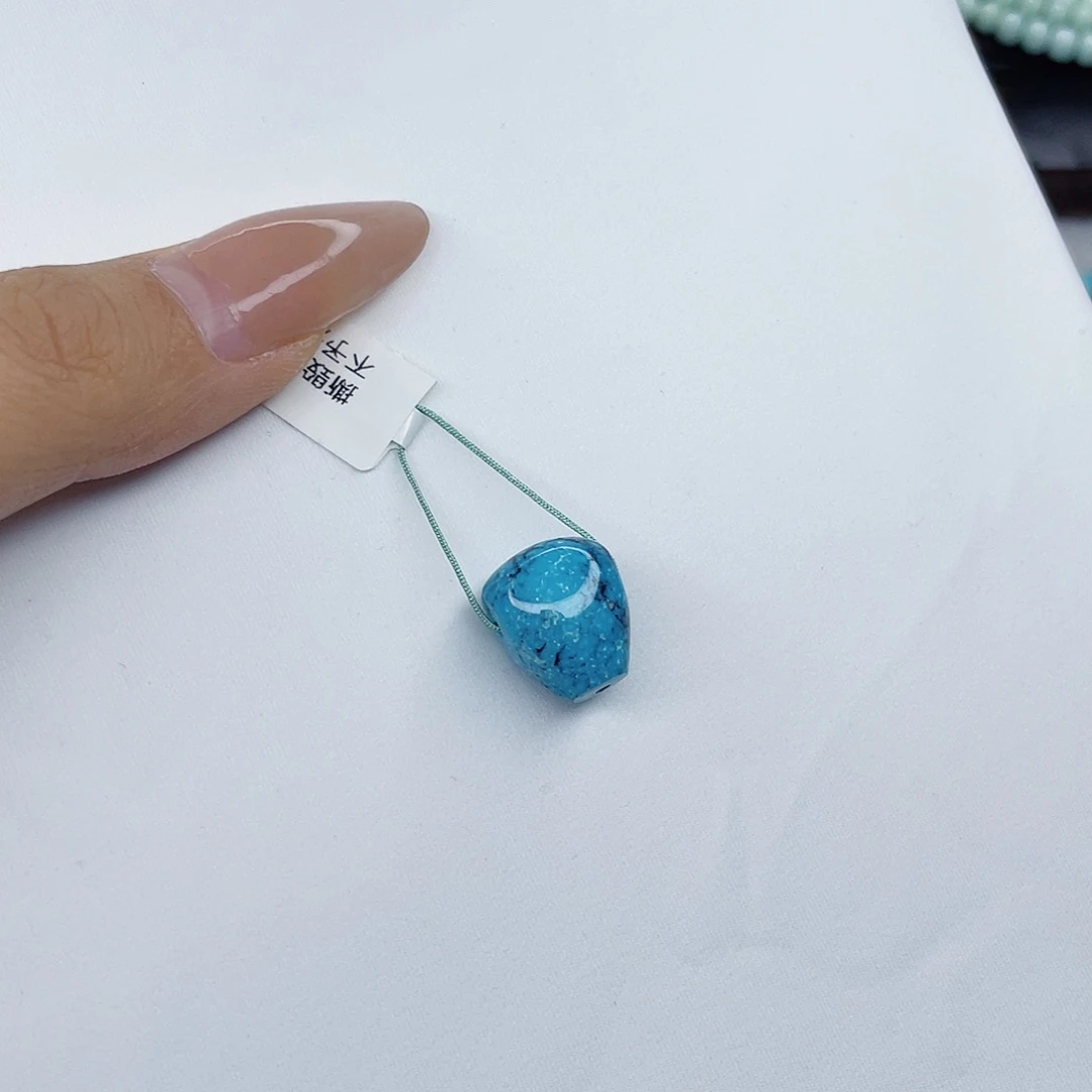 绿松石未镶嵌颈饰