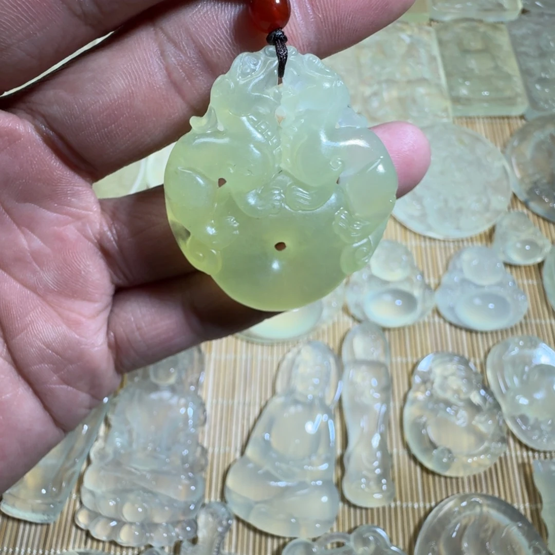 蛇纹石玉未镶嵌颈饰