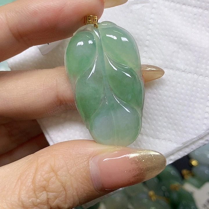 翡翠18K金镶嵌颈饰挂件