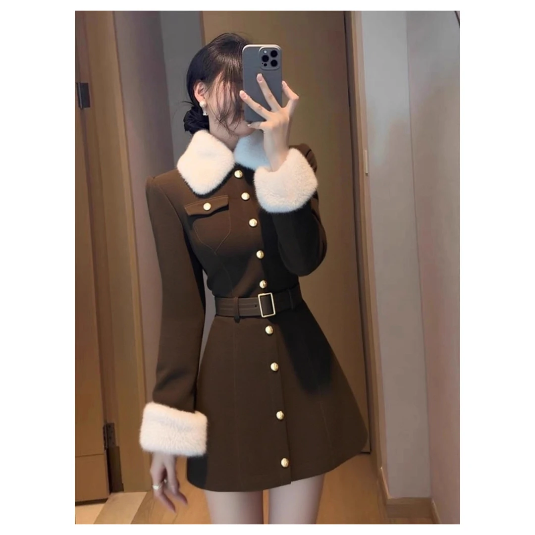 小香风咖色毛领连衣裙女2025冬季气质名媛高级感时髦洋气掐腰裙子