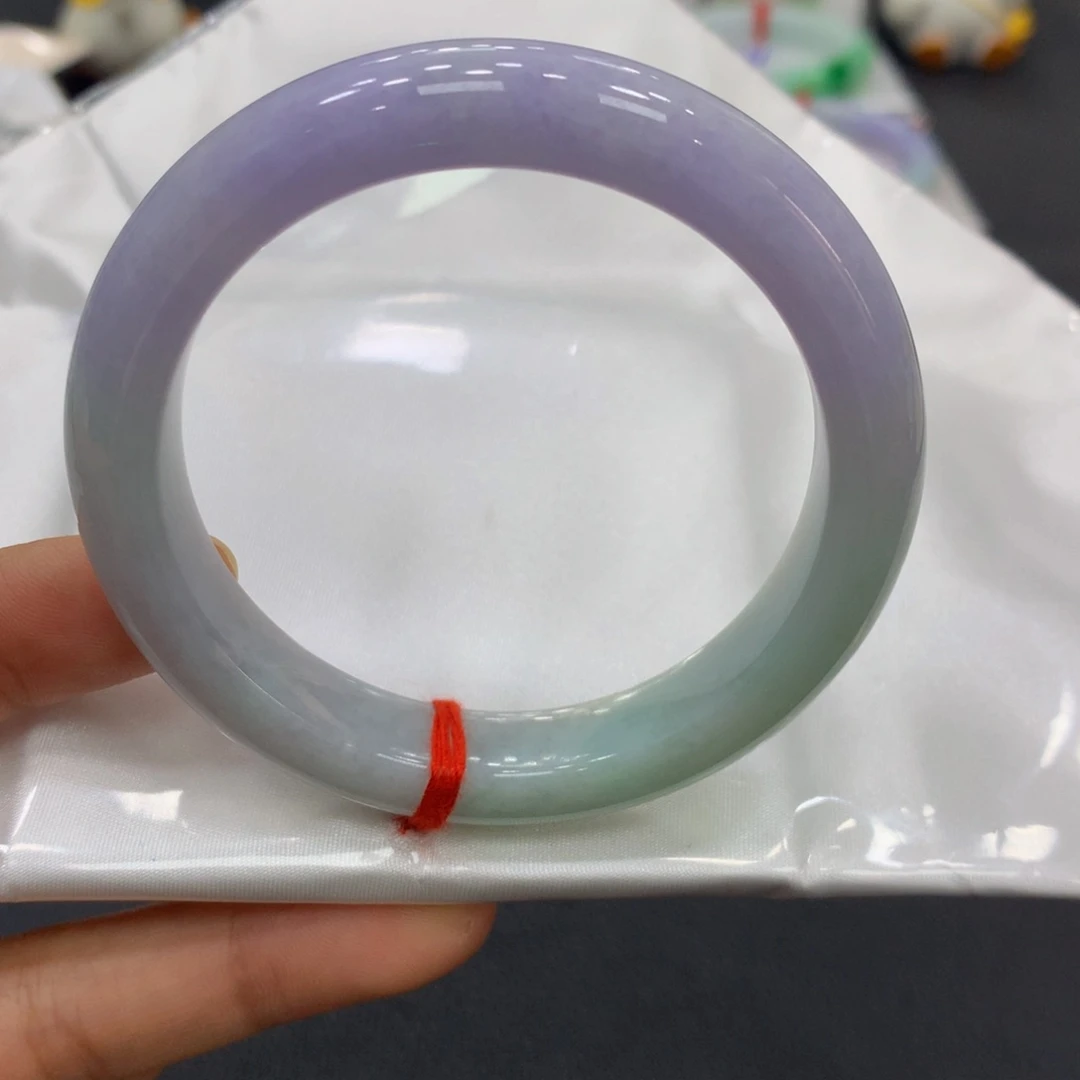 翡翠手镯未镶嵌翡翠