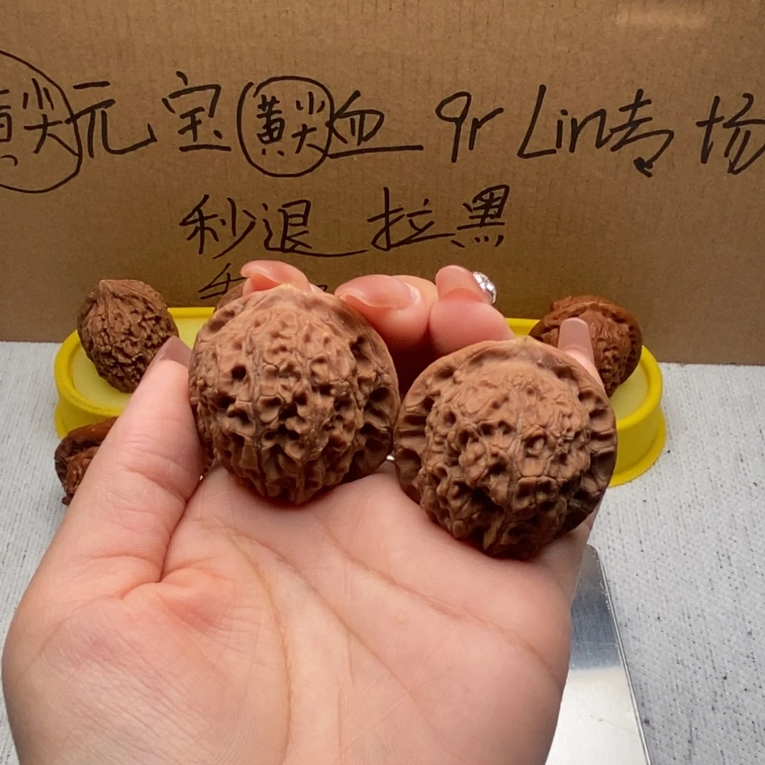 马***鹿文玩核桃吊坠血麒麟