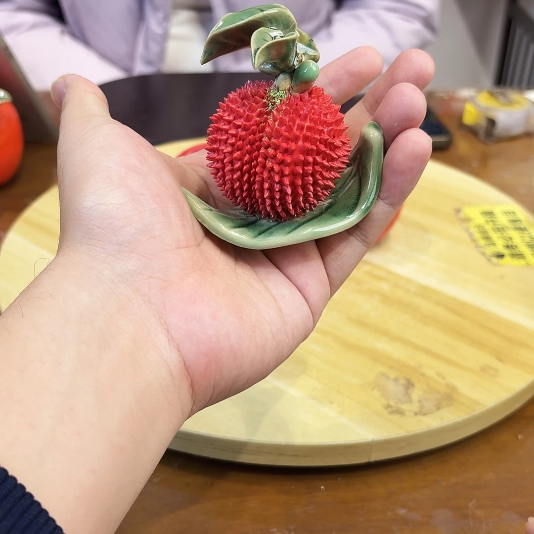 陶瓷单荔枝陶瓷摆件