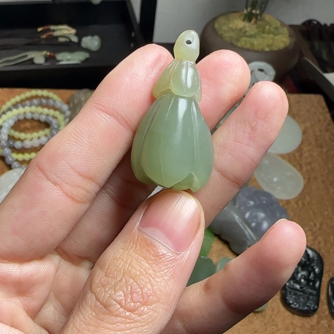 和田玉未镶嵌颈饰正常结构