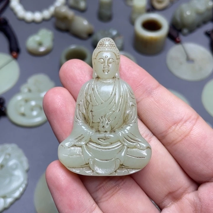 小***雪和田玉未镶嵌颈饰