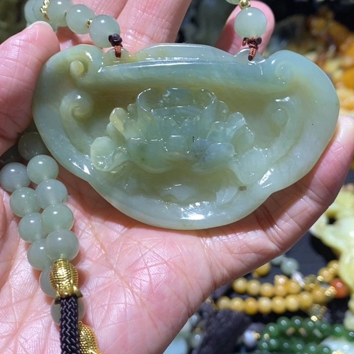 蛇纹石玉岫玉吊坠未镶嵌