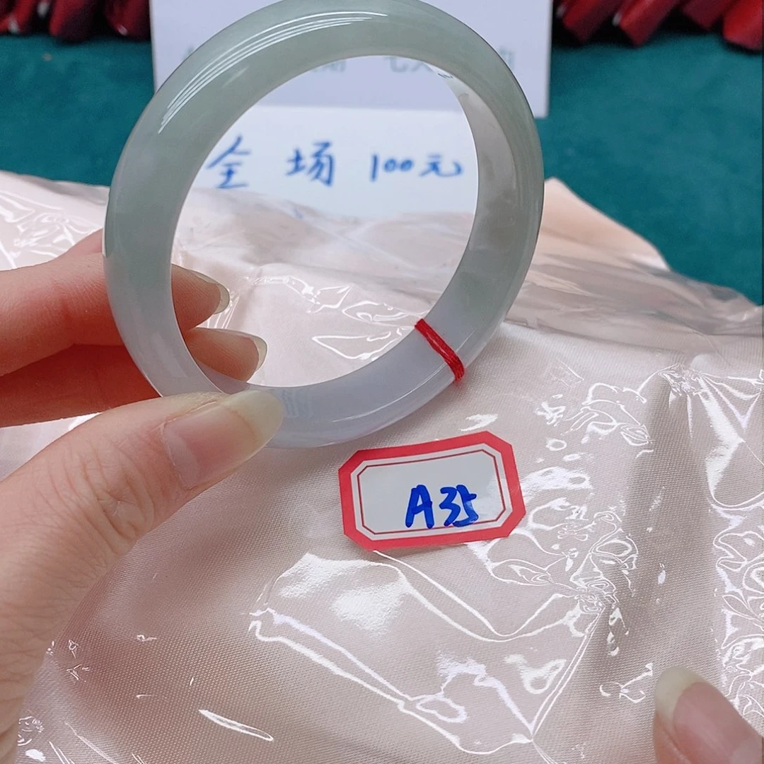 翡翠手镯未镶嵌?A3555555555