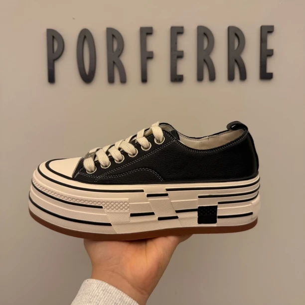 波斐女款厚底板鞋085