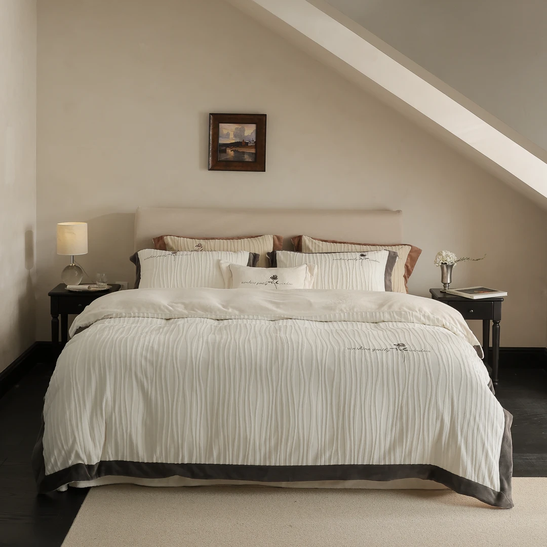 高端法式复古刺绣高克重全消光牛奶绒四件套冬季加厚保暖被他床品