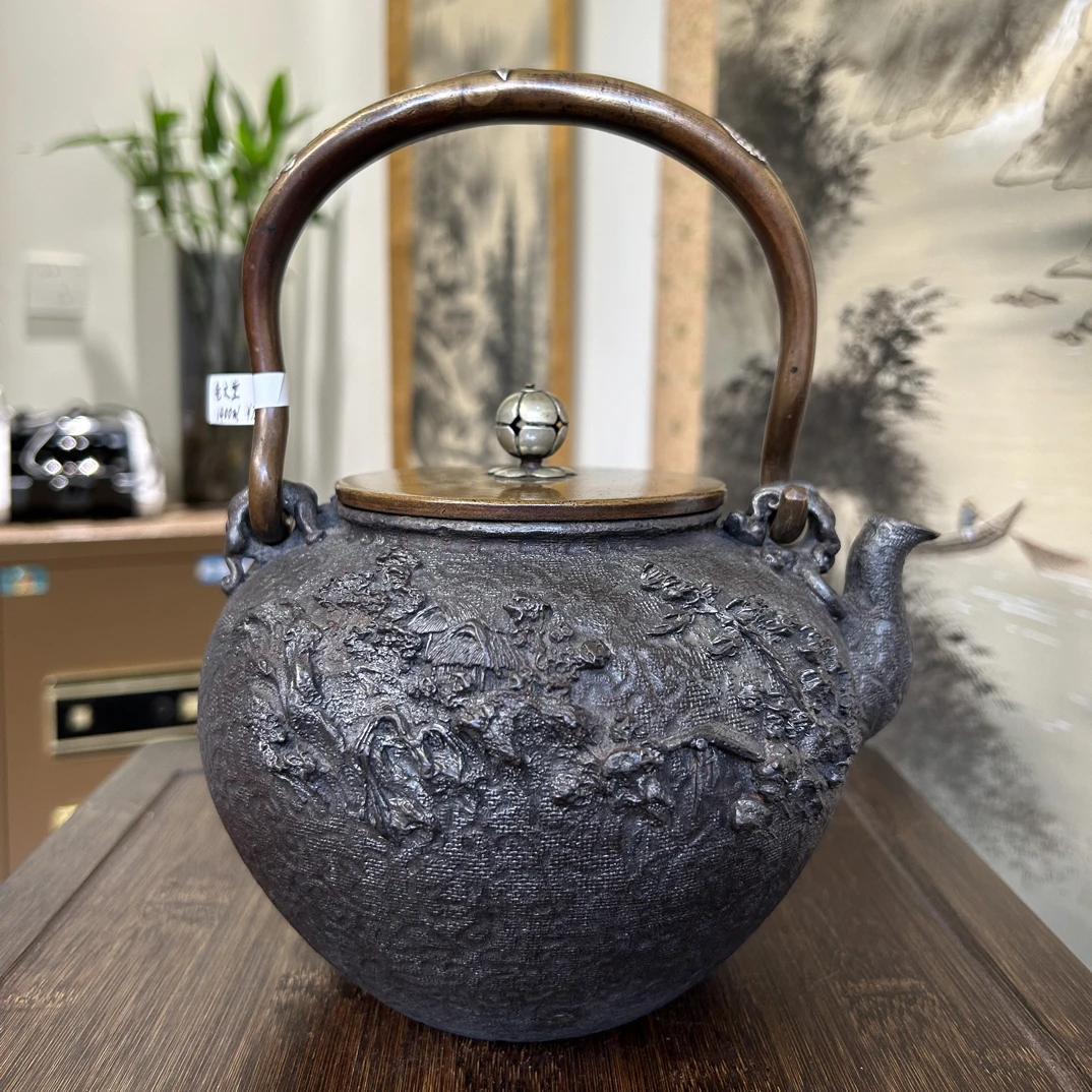 龟文堂造 山水田舍图老铁壶 底章拙家琵琶湖有东 容量约1400ml