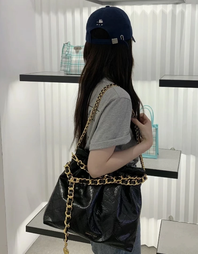 全新未使用 CHARLES & KEITH 子母链条大容量百搭款流浪包