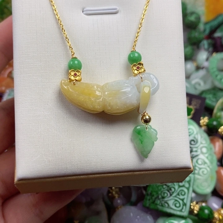 翡翠未镶嵌吊坠(赠链)