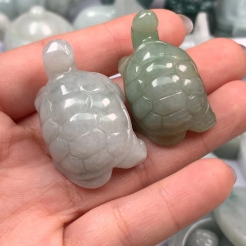 翡翠颈饰未镶嵌盘**下翡翠