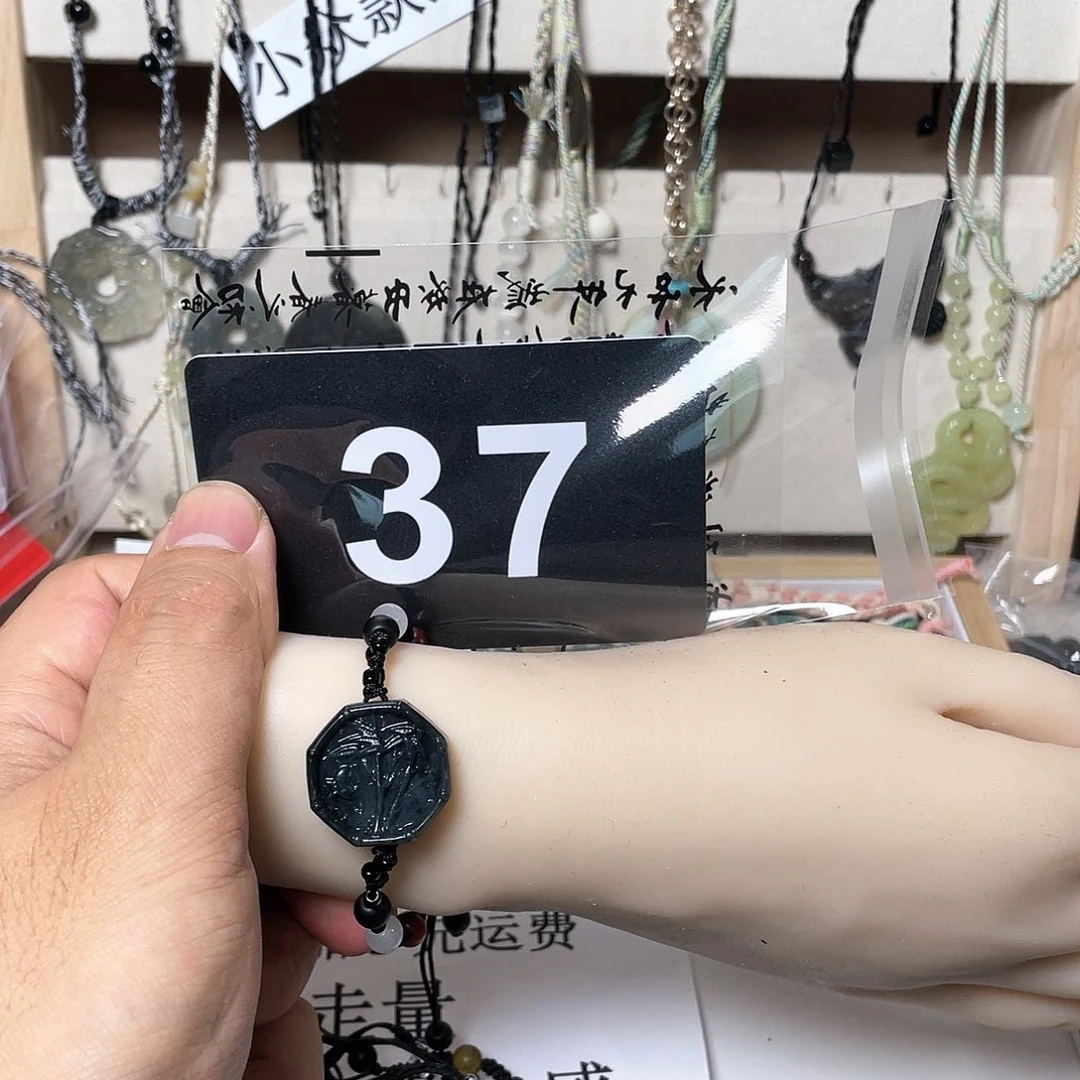 蛇纹石玉颈饰合金