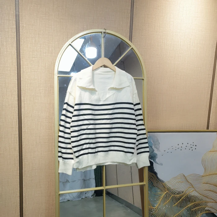 AE903白色条纹毛衣