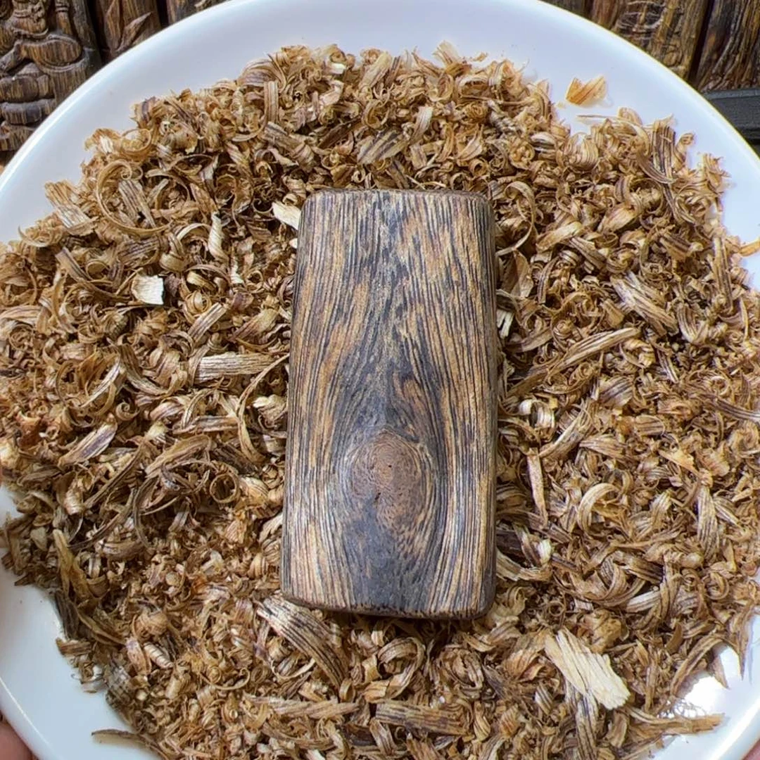 沉香碎屑沉香绿棋素牌10.5克