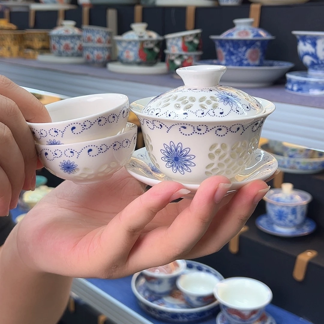 盖碗里的水煮开后放入