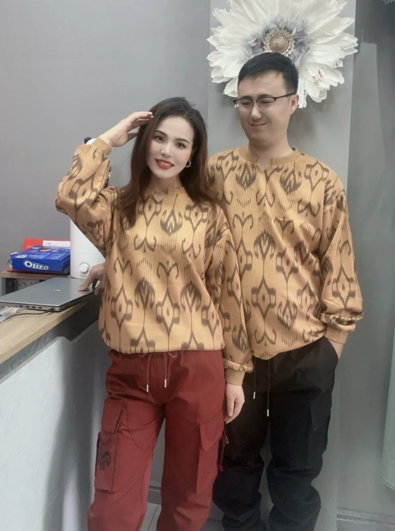 艾特莱斯情侣闺蜜款时尚卫衣