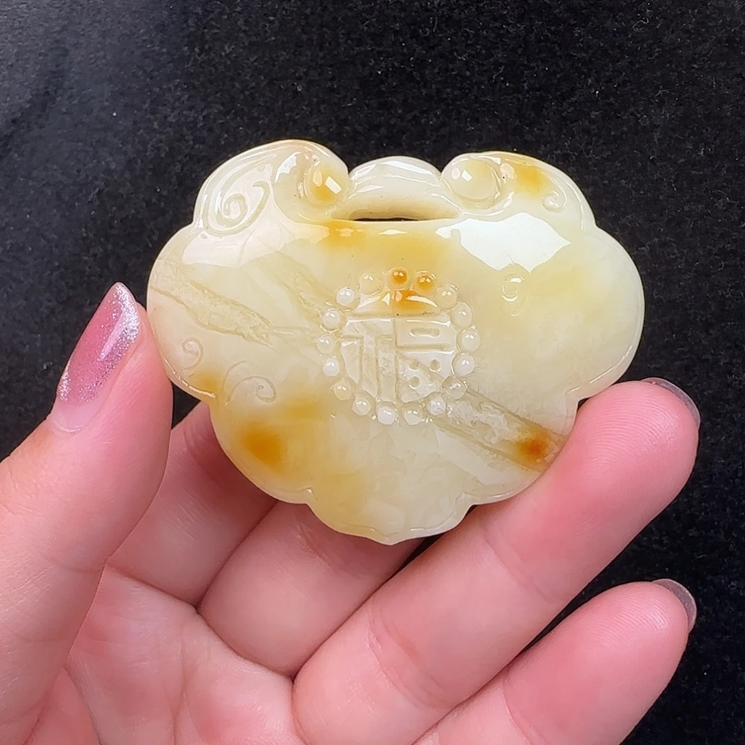 蜜蜡未镶嵌珠宝奇石